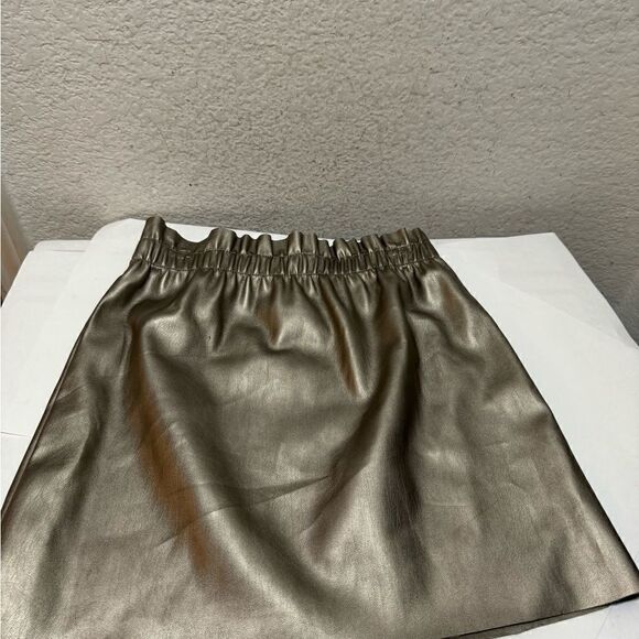 Zara Metallic Faux Leather Skirt with pockets - Picture 3 of 7